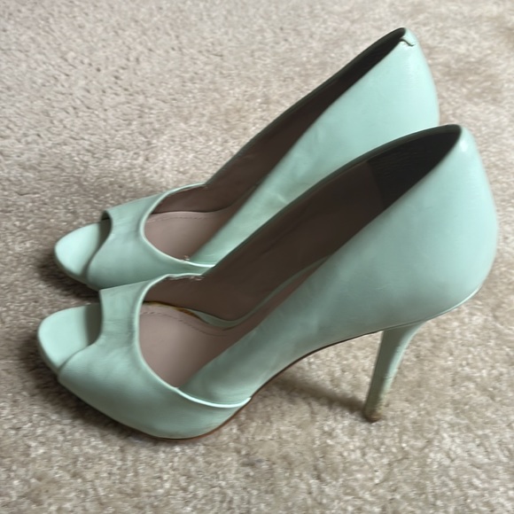 Nicely mint color. - Picture 2 of 5